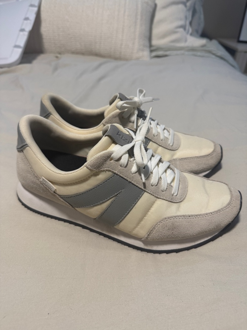 Kizik Casual Retro Sneakers in Cream & Gray